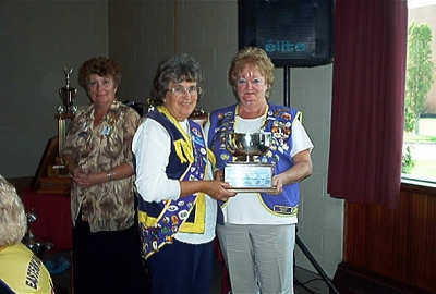 Past President Florence Vaughan accepting the BEST ROAD SIGN TROPHY District 41N2 2002-2003 from PDG Sharon Dykman.