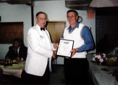 DG Ray Penny presenting Lion Brent Parks with LCIF Honor Roll Award