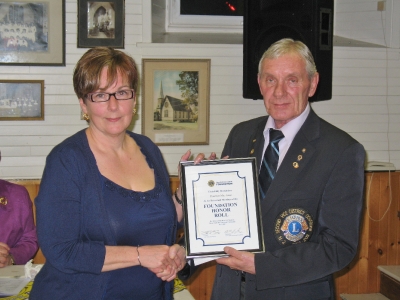 VDG Wayne Litle presenting Lion Maureen MacIsaac with LCIF Honor Roll Certificate