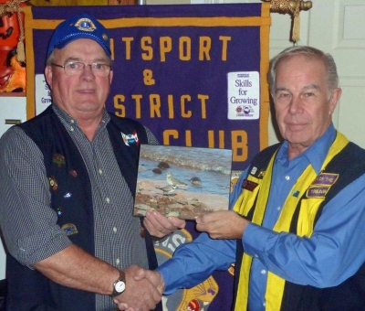 Lion Alan Chambers (Left) with his winning photo District N2 Environmental Photo Contest 2010-11 and Chair Lion Reg House